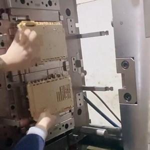 видео электрическая крышка, множество иголок