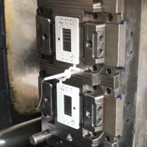 видео 2 гнезда пресс форма для крышки