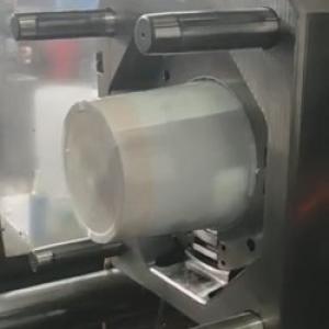 Видео литье под давлением для пластикоых бочках