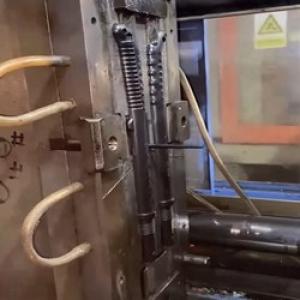 Инъекция пластиковой рукоятки